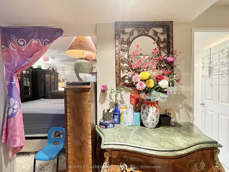 225 Davenport Rd #202 — Photo 4