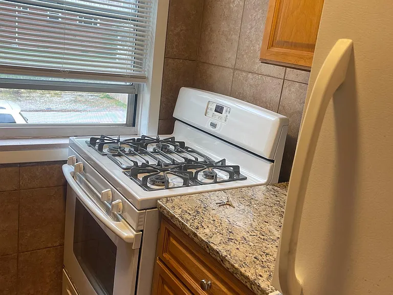 776 Cooke Dr — Photo 8