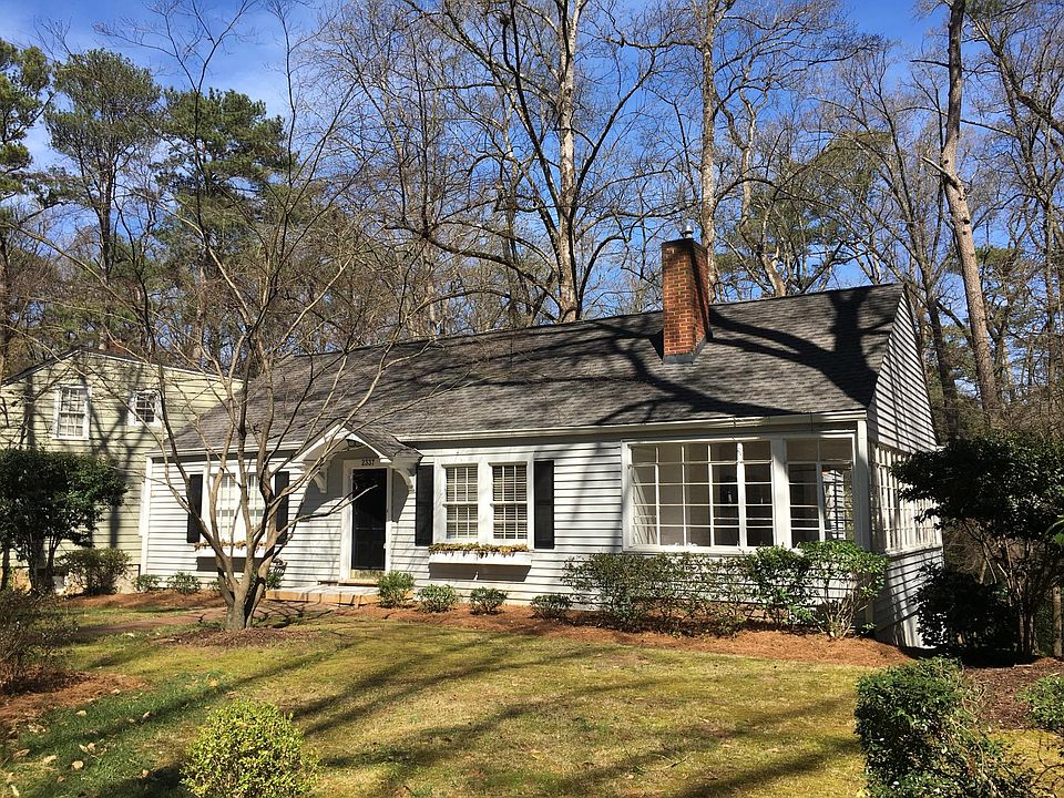 Cottage. True neighborhood feel for walking, playing, dining and close to downtown Atlanta and Buckhead. 3BR, 2BA. Sunroom, office, deck, large backyard, central heat and air. Front yard and house