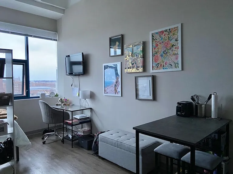 735 W Wisconsin Ave — Photo 12