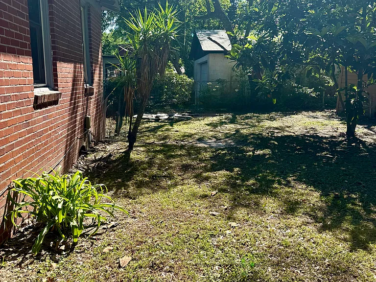 962 Stark St — Photo 5