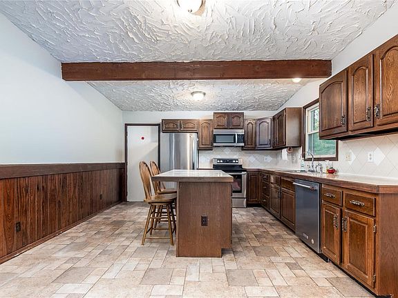 5th image of 48 Duke Dr