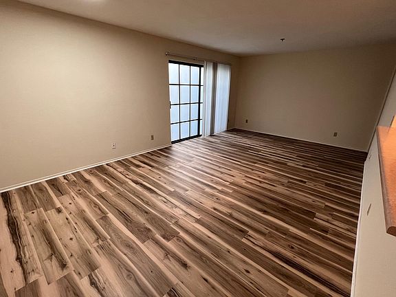 2nd image of 1517 Rock Glen Ave #111