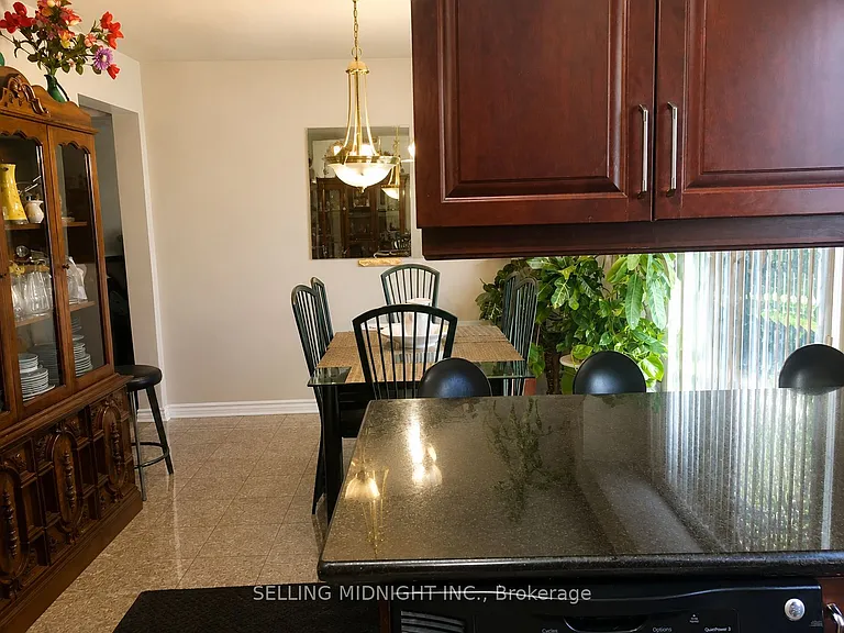 441 Rutherford Rd N #ROOM — Photo 8