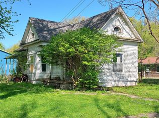 1117 N Main St, Keyesport, IL 62253