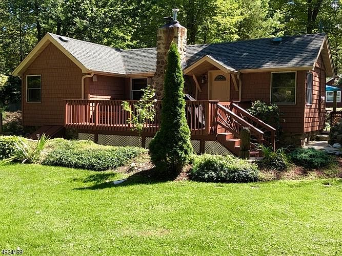 1st image of 102 Spruce Ln