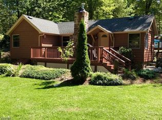 102 Spruce Ln, Highland Lakes, NJ 07422