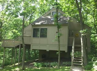 1 Greenwood Trl, Galena, IL 61036