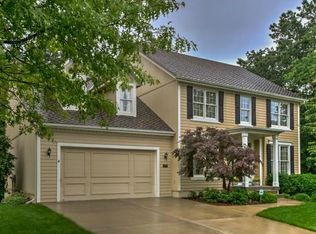5819 Trailridge Dr, Parkville, MO 64152