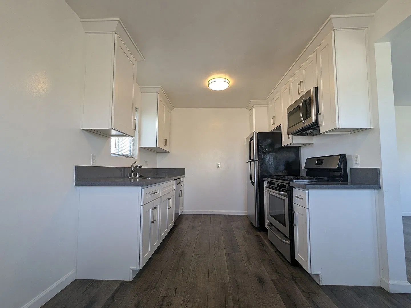 2 bed, 1.0 bath, 959 sqft, $3,000 — Photo 2