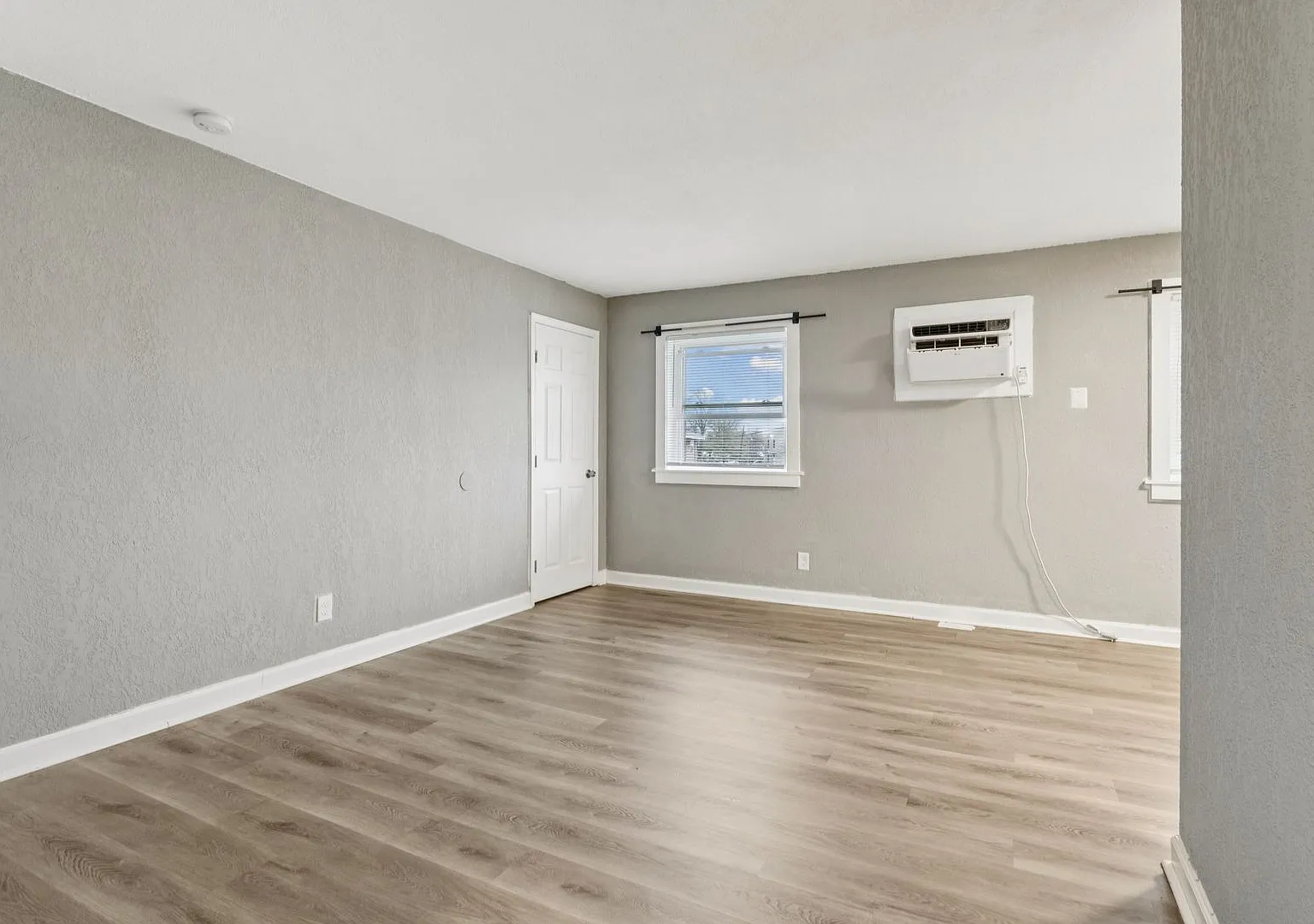 2500 Leo Street — Photo 4