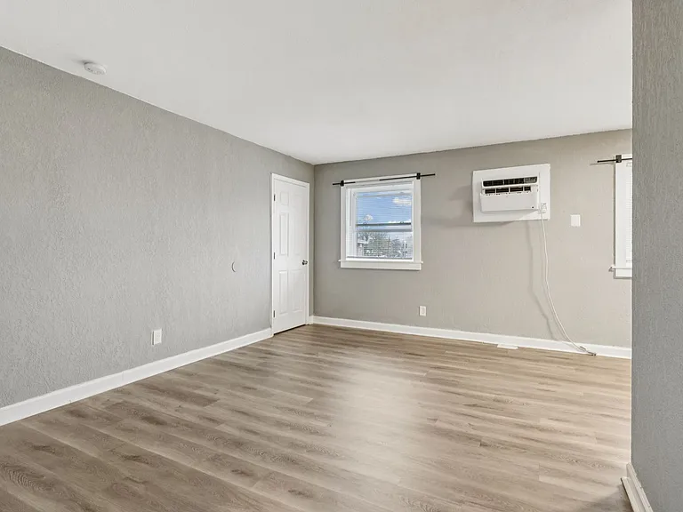 2500 Leo St — Photo 4