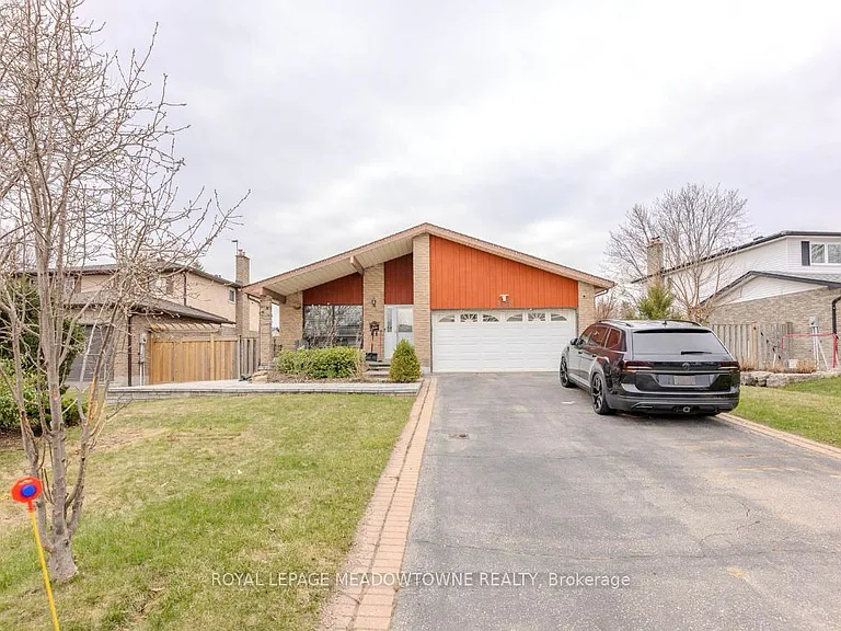 468 Gowland Cres #BASEMENT — Photo 2
