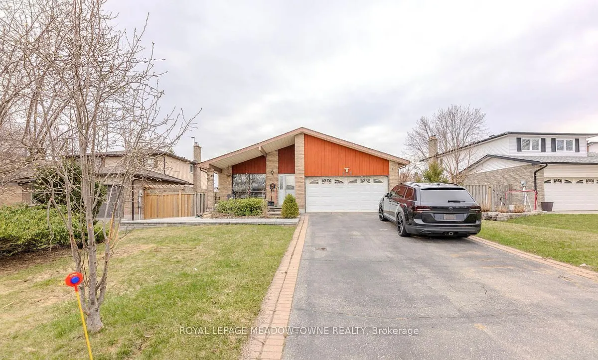 Building Photo - 468 Gowland Cres #BASEMENT