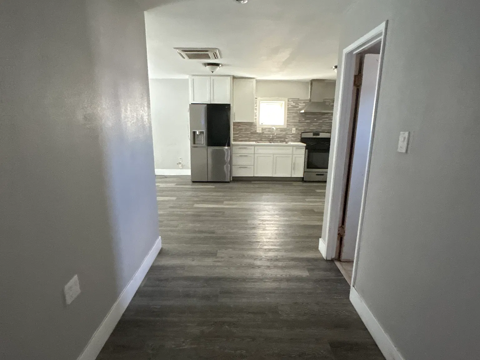 1 bed, 900 sqft, $2,000 — Photo 3