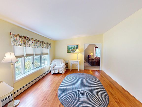 2nd image of 107 Winterberry Dr