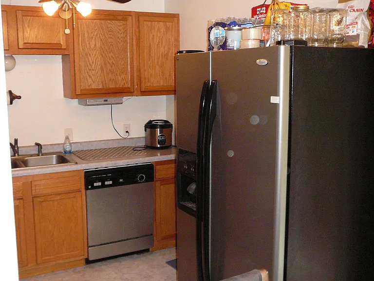208 Broadmoor Dr — Photo 7