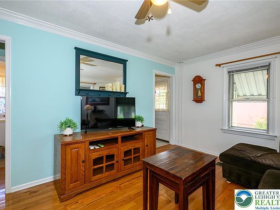 5th image of 522 E Main St