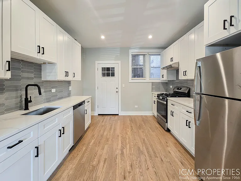 4828 N Wolcott Ave #1 — Photo 2