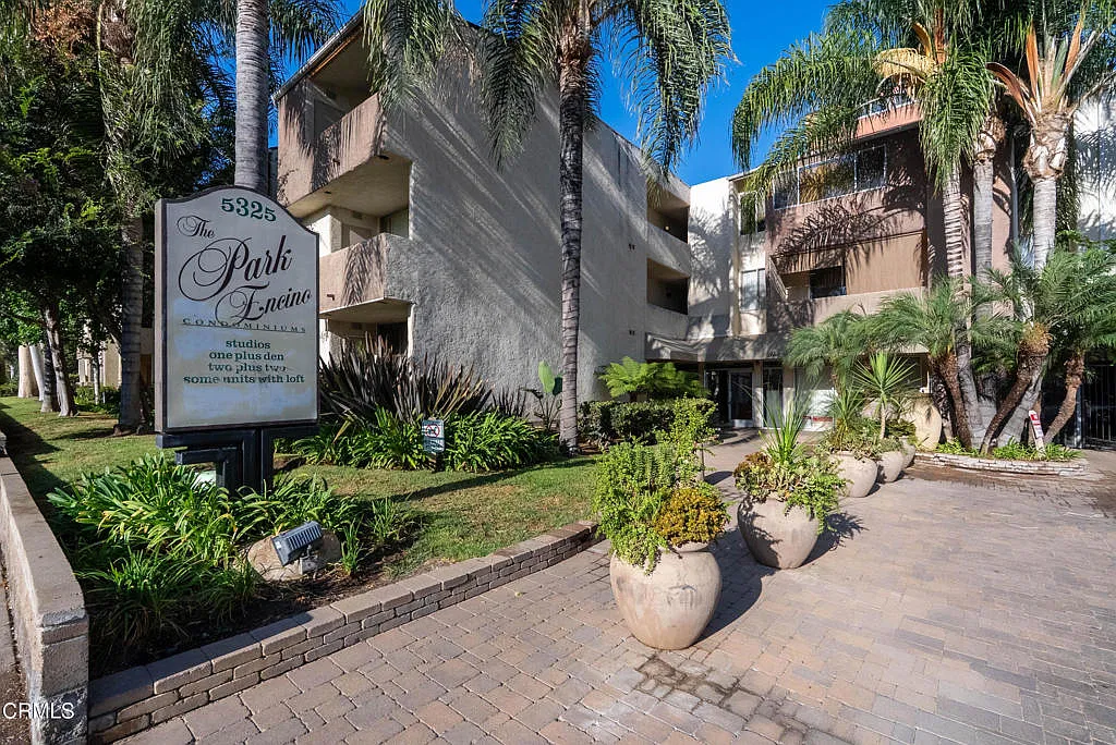5325 Newcastle Ave — Photo 1