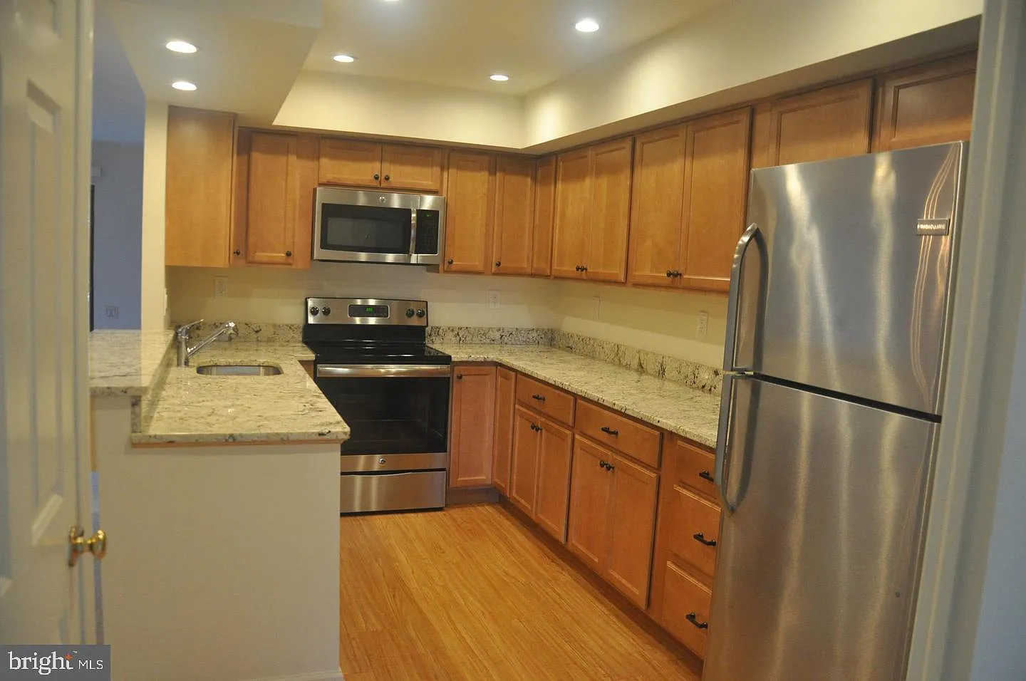 2 bed, 2.5 bath, 2085 sqft, $2,885 — Photo 2