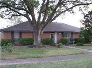 1207 E Greenbriar St, Gonzales, LA 70737