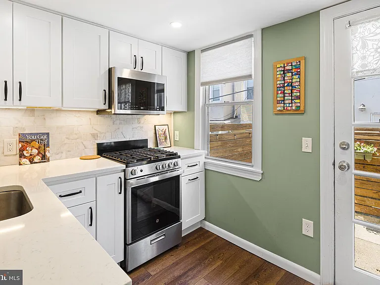 880 N Myrtlewood St — Photo 8