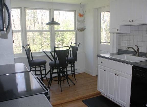 4th image of 28 Rockwood Ln