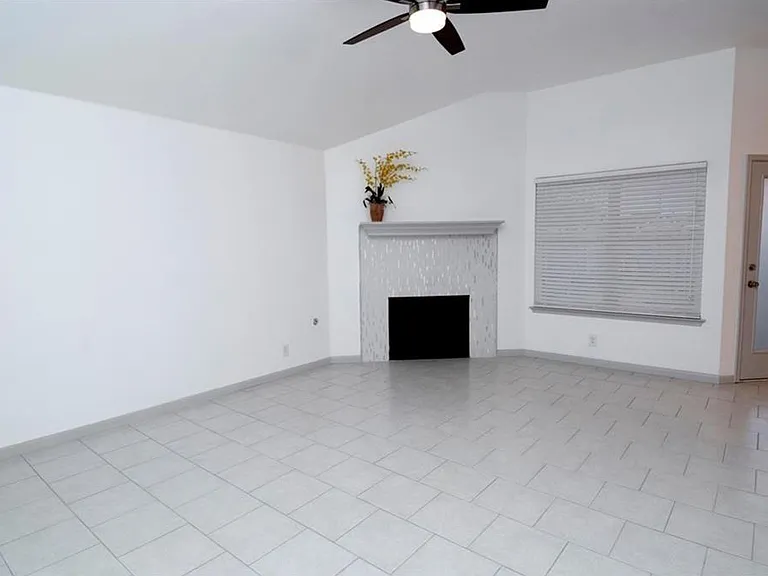 107 Tanglewood Ln — Photo 7