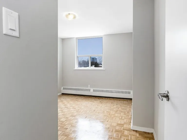 3875 Sheppard Ave E — Photo 17