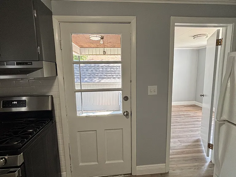 1738 Erie St S #1 — Photo 1