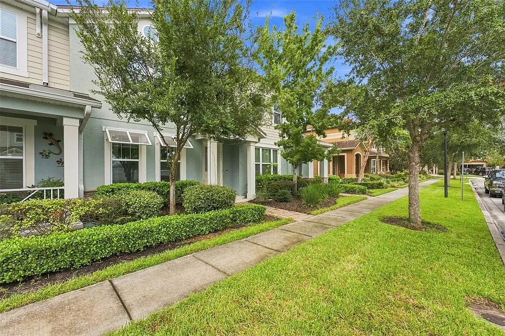 3 bed, 2.5 bath, 1603 sqft, $2,400 — Photo 4