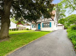 25 Kiniry Dr, Rochester, NY 14609