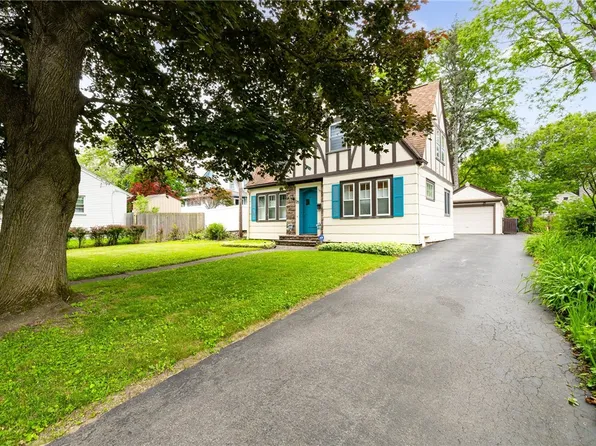 25 Kiniry Dr, Rochester, NY 14609
