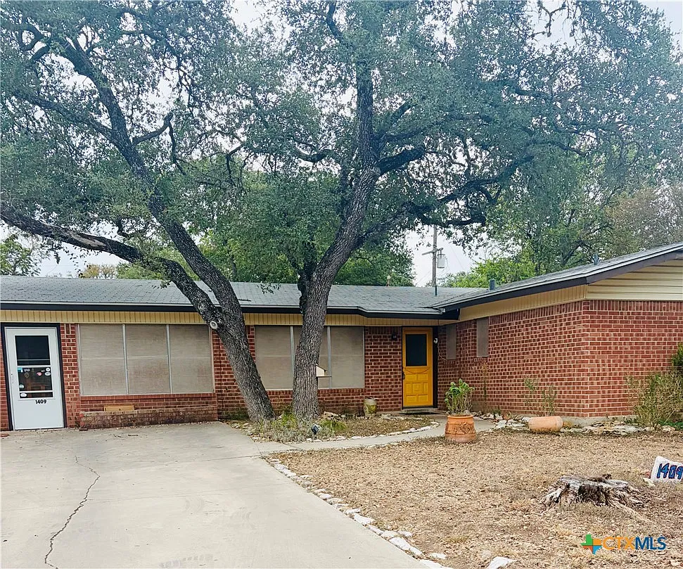 3 bed, 2.0 bath, 1756 sqft, $1,450 — Photo 1