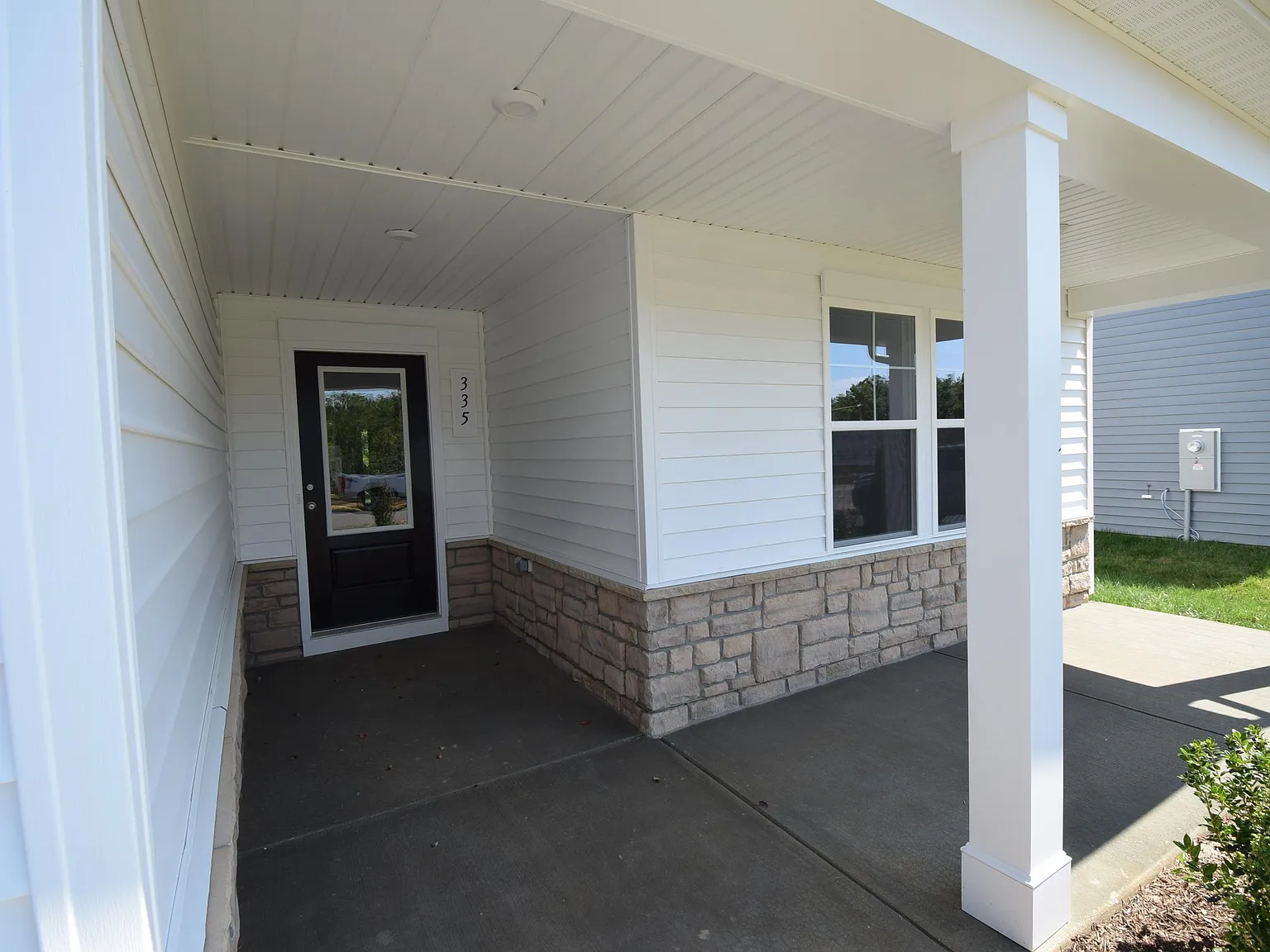 3 bed, 2.0 bath, 1556 sqft, $2,500 — Photo 3