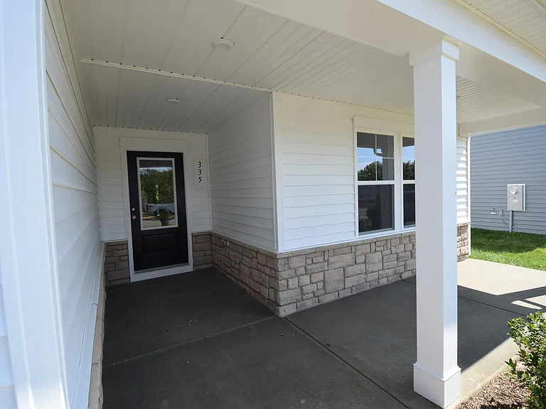 335 Horse Path Dr — Photo 3