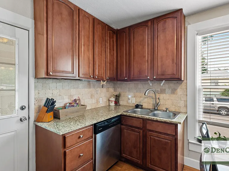2401 S Bannock St — Photo 12