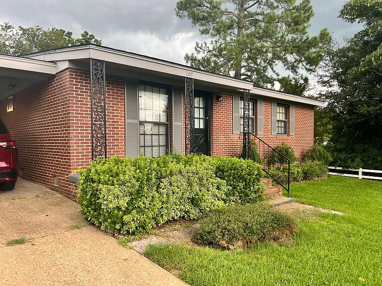 107 Bonnie Rd — Photo 4