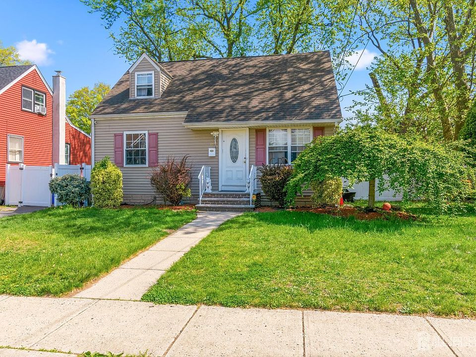 1st image of 237 Clinton St