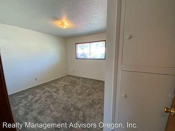 5th image of 1412 SE Oak St #3