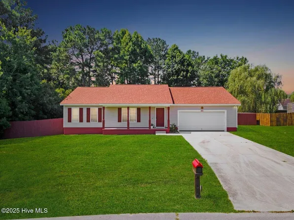 404 Seahawk Court, Richlands, NC 28574