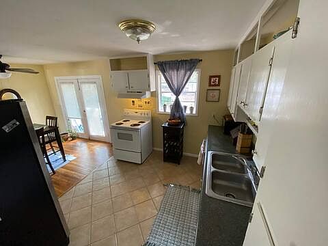 Kitchen. (Not pictured: new gas stove)