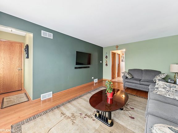 2nd image of 3342 N Oleander Ave