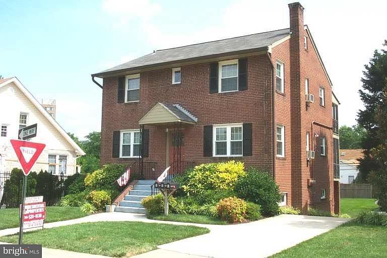 2nd image of 614 18th St S APT 1