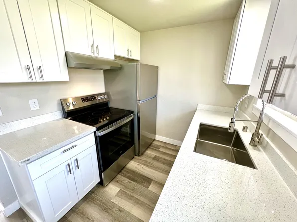 Alpine Apartments, 5314 San Francisco Ave SW, Lakewood, WA 98499