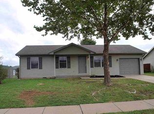 4922 Yellowstone Dr, Newburgh, IN 47630