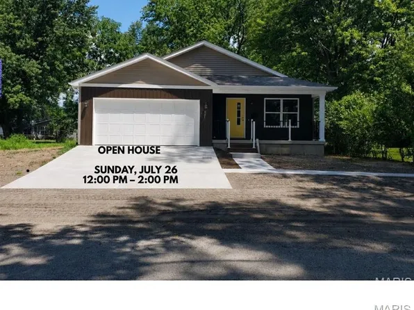 421 E Schuetz St, Lebanon, IL 62254