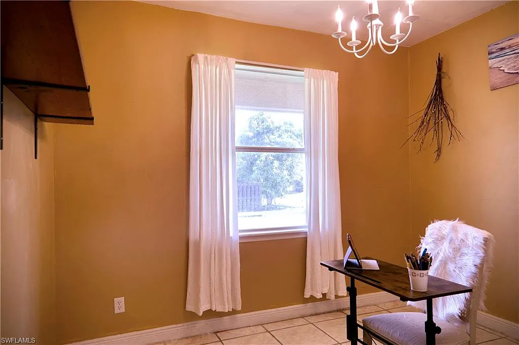 3 bed, 2.0 bath, 1606 sqft, $2,050 — Photo 3