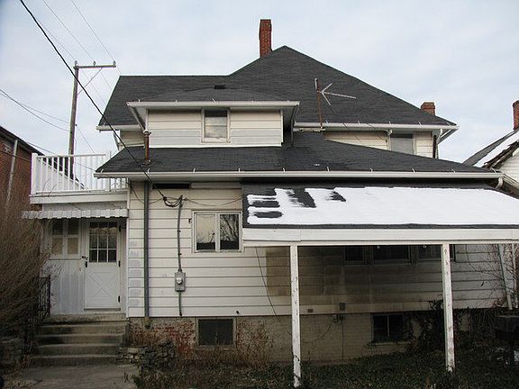 2nd image of 212 E Columbus St